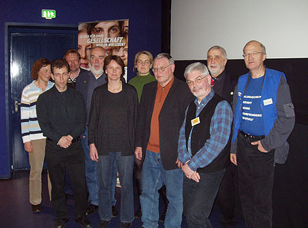 Elisabeth Thun (Arbeitskreis Schlickberg), Markus Krger (Go for Climate e.V.), Wolfgang Strau (Arbeitskreis Schlickberg), Peter Dreller (Greenpeace), Christiane Blmeke (GAL), Mitglied Go for Climate e.V., Siegfried Stockhecke (Zukunftsrat Hamburg), Werner Dantziger (Arbeitskreis Schlickberg), Bernd P. Holst (Leiter der Freiwilligenbrse Hamburg), Rembert Wollert (Greenpeace)